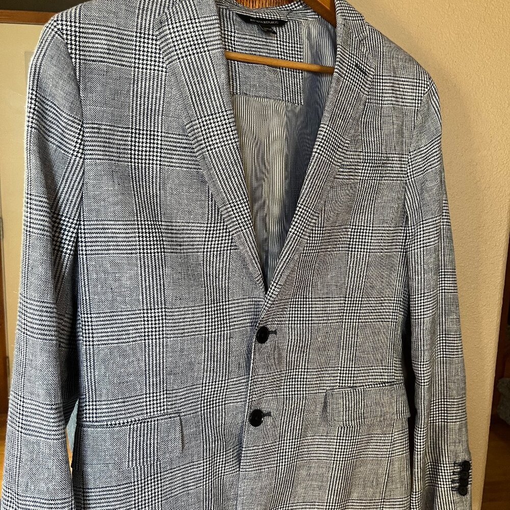 Banana Republic mens 2 button Navy & White blazer